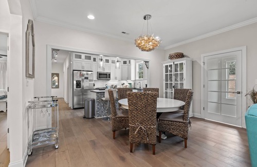Atlantic Beach Casa | Cottage Glynis - 3 BR Home Steps to the Beach