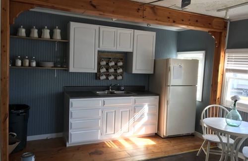 Ocracoke Cabaña | Casa de campo renovada, ideal para una pareja o familia pequeña.