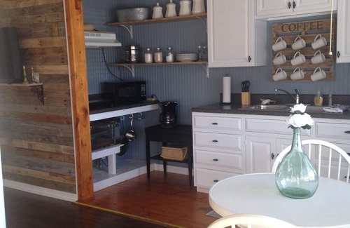 Ocracoke Cabaña | Casa de campo renovada, ideal para una pareja o familia pequeña.