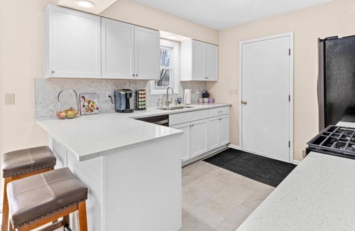 Cottage Grove Casa | Cottage Grove-Woodbury Suburban Retreat by Minne-Getaway