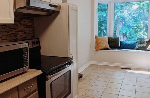 Innisfil Casa | Cottage house steps to Friday Harbour Resort