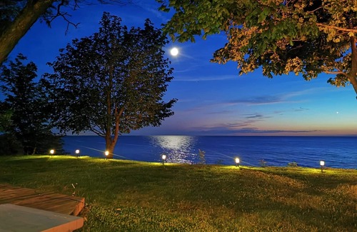 Bayfield Cabaña | Cottage in Bayfield, Lake Huron Bluffs
