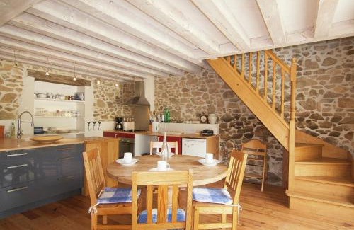 Roussines Casa | Cottage in Dordogne with Accessible Terrace