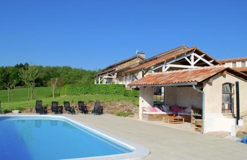 Roussines Casa | Cottage in Dordogne with Accessible Terrace