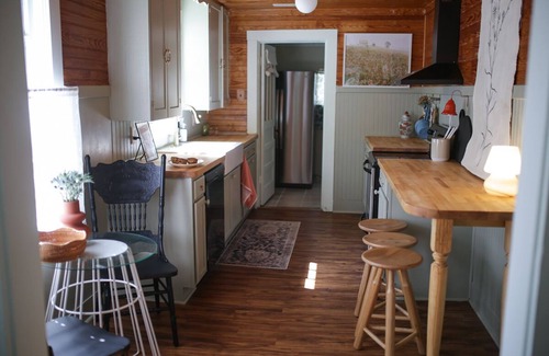 Franklin Casa | Cottage in Downtown Franklin. Kid and pet friendly !
