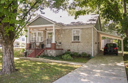 Franklin Casa | Cottage in Downtown Franklin. Kid and pet friendly !