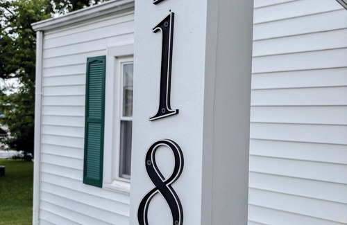 Georgetown Cabaña | Cottage In Downtown Georgetown Within Walking Distance Of Shops and Restaurants