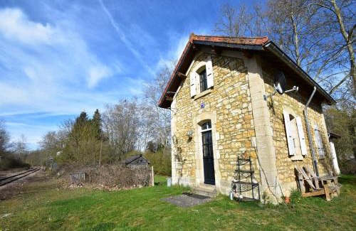 Montaron Casa | Cottage in France with Garden near Lake