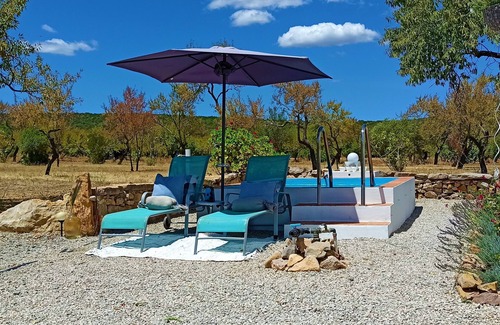 Moncarapacho e Fuseta Cabaña | Casa Da Amêndao una cabaña privada con piscina natural en huerto de almendros