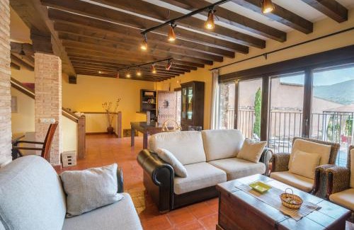 Navas de Estena Casa | Cottage in Navas de Estena with Pool & Jacuzzi