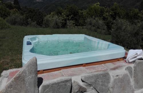 San Quirico Casa | Cottage in Pescia with Pool and Garden