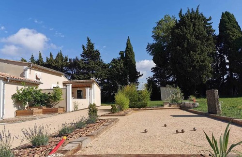 Aureille Casa | Casa rural en Provenza en el corazón de los Alpilles para 4 a 6 personas.
