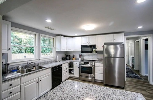 Montgomery Cabaña | Cottage in Quiet Savannah near Wormsloe + Pets