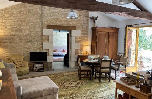 Saint-Jean-de-Sauves Casa | Cottage in Saint-Jean with Terrace