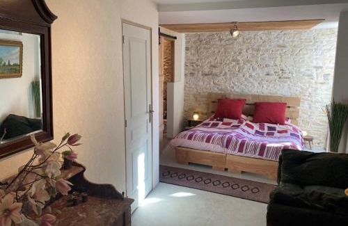 Saint-Jean-de-Sauves Casa | Cottage in Saint-Jean with Terrace