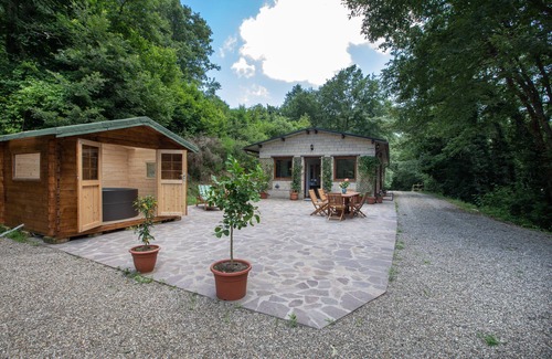 Onano Cabaña | Cottage in the Castle of Santa Cristina with pool