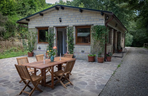 Onano Cabaña | Cottage in the Castle of Santa Cristina with pool