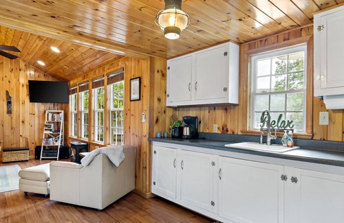 Lake Lure Cabina | Asequible Lakefront Home! Cottage en las vacaciones de Cove-Carolina Properties
