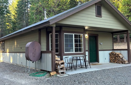 Mount Shasta Cabaña | Cottage in the woods, Mt. Shasta