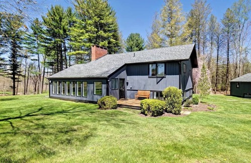 Lakeville Casa | Cottage in the woods
