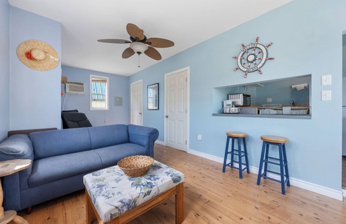 Turkey Point Cabaña | Cottage in Turkey Point - beachfront
