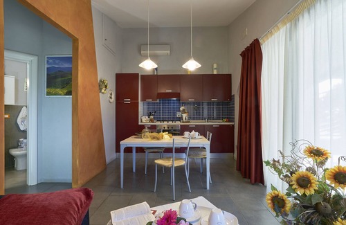 Tavarnelle Val di Pesa Cabaña | VILLA IL BORRACCIO - DEPENDANCE GABRY. Con vista panorámica a la piscina en la zona de Chianti.