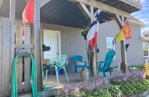 Shediac Chalet De Esquí | Cottage Jasmine on the Shediac Bay with hot tub