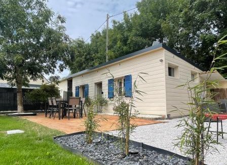 Jullouville Casa | Cottage, L étrille, WIFI gratuit, proche de la mer, jardin, terrasse