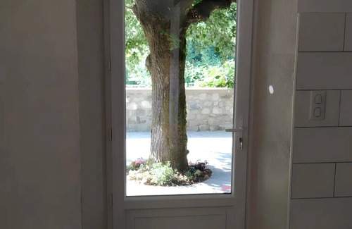 Les Assions Cabaña | Cottage 'L'Ancienne Estable' with Private Terrace, Private Garden and Air Conditioning