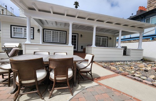 Village of La Jolla Casa | Cottage in heart of la jolla with parking
