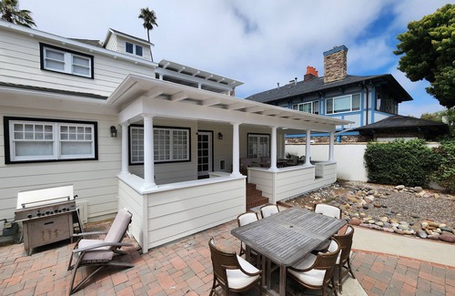 Village of La Jolla Casa | Cottage in heart of la jolla with parking