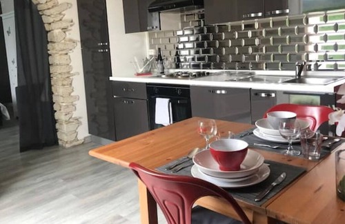 Entrechaux Cabaña | Cottage 'La Licorne' with Mountain View, Wi-Fi and Air Conditioning