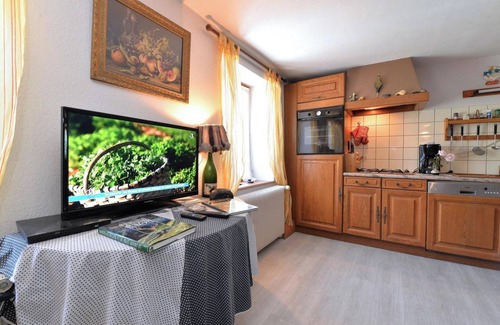 Orbey Cabaña | Casita de campo "Les Hirondelles" con vistas a la montaña, jardín compartido y Wi-Fi