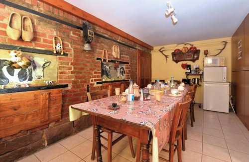 Orbey Cabaña | Casita de campo "Les Hirondelles" con vistas a la montaña, jardín compartido y Wi-Fi