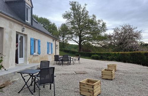 Mont-Saint-Jean Cabaña | Casa rural situada en el campo cerca del lago y el bosque de Sillé le guillaume