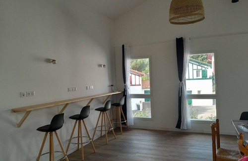 Urcuray Cabaña | Iparla-Gîte-Club-Baño en la habitacion-Vista a la Montana