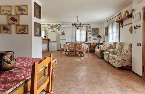 Castillo de Locubin Cabaña | Casita de campo 'Majolero 3' con piscina compartida, balcón y Wi-Fi