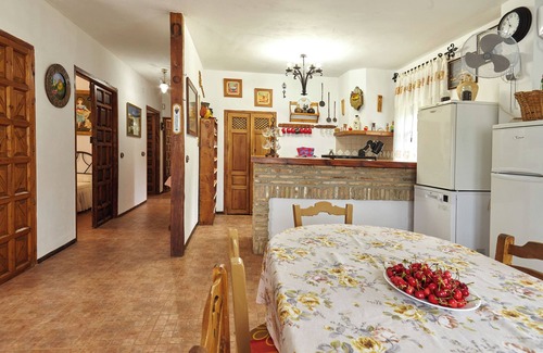 Castillo de Locubin Cabaña | Casita de campo 'Majolero 3' con piscina compartida, balcón y Wi-Fi