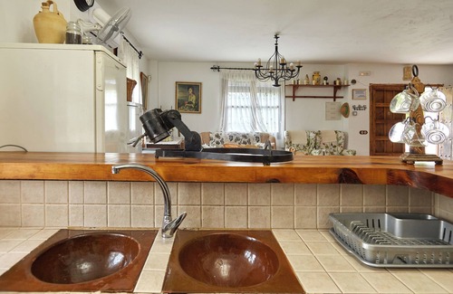 Castillo de Locubin Cabaña | Casita de campo 'Majolero 3' con piscina compartida, balcón y Wi-Fi