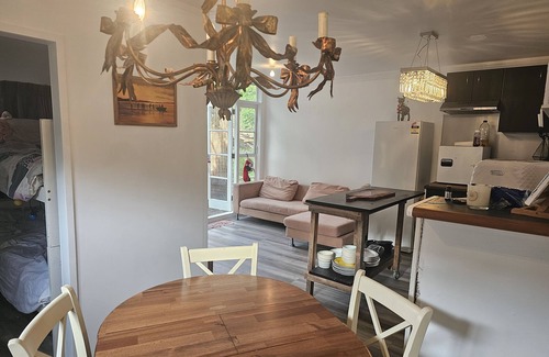 Stanmore Bay Cabaña | cottage near the beach, faery lights and outdoor bath!