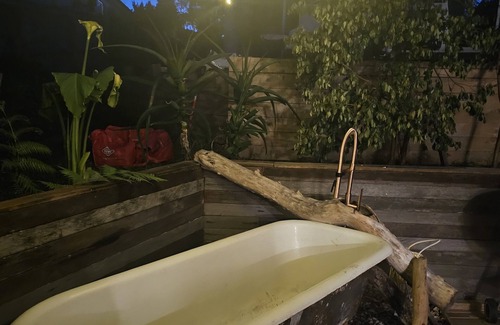 Stanmore Bay Cabaña | cottage near the beach, faery lights and outdoor bath!