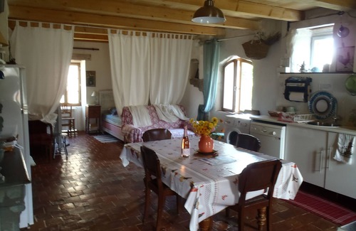 Ecutigny Casa | Casa rural de 130 m2 ubicada a 20 'de Beaune en el 1er piso de una casa antigua