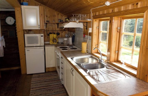 Sissehult Cabina | Cottage old charm, private location, jetty, swimming, boat, free fishing, sauna.