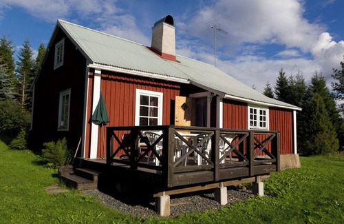 Sissehult Cabina | Cottage old charm, private location, jetty, swimming, boat, free fishing, sauna.