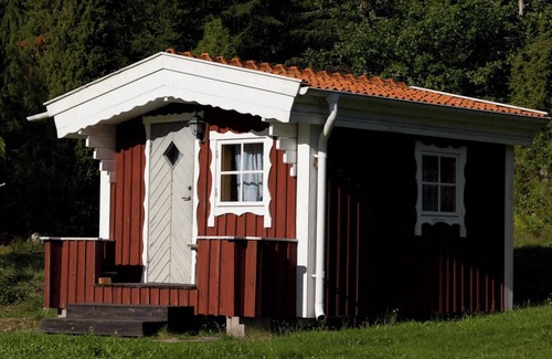 Sissehult Cabina | Cottage old charm, private location, jetty, swimming, boat, free fishing, sauna.