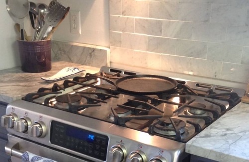 East Hampton North Cabaña | Disponibilidad del Día del Trabajo: Cabaña del país el 2 de Acres, a poca distancia de la ciudad, piscina
