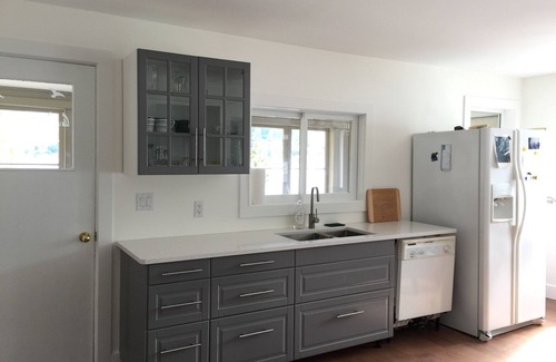 Nelson Cabaña | Cottage on a private sandy beach with a gorgeous view of the city of Nelson.