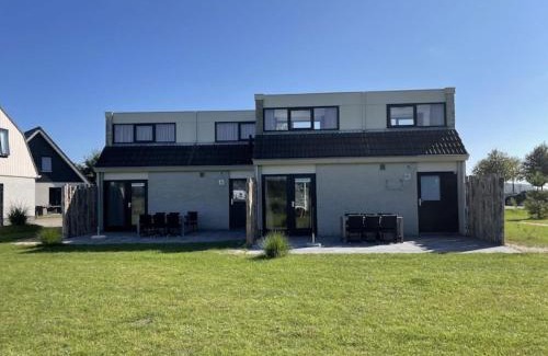 De Cocksdorp Casa | Cottage on a vacation park