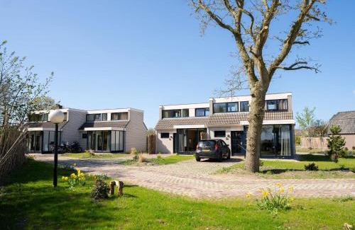 De Cocksdorp Casa | Cottage on a vacation park