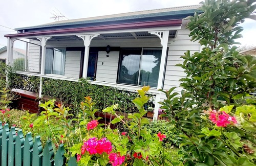 Drouin Casa | Cottage on Church Drouin - Middle of Everywhere